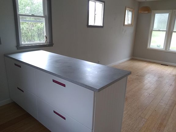 3rd image of 3074 Edgewood Dr