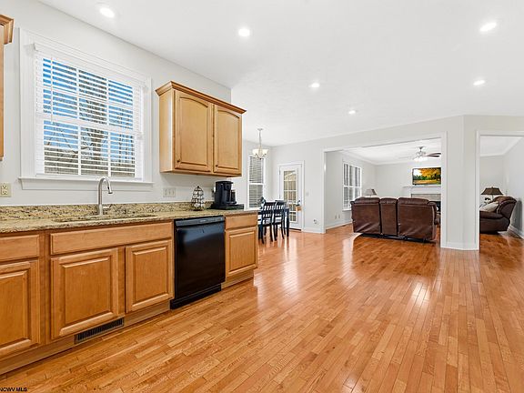 4th image of 206 Van Tassel Ct