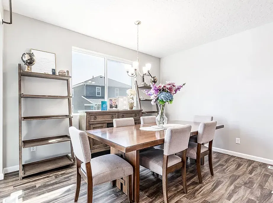 4 bed, 3028 sqft, $3,000 — Photo 3