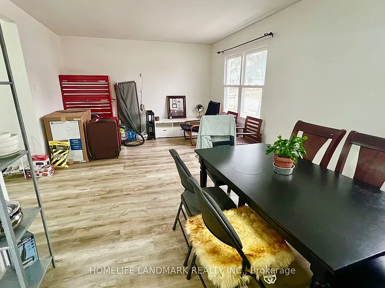 81 United Sq #MAIN FLOOR — Photo 3