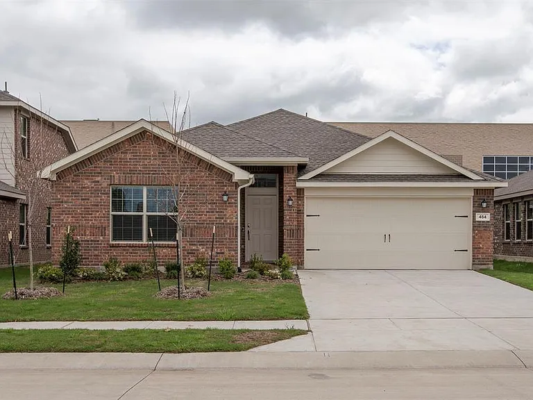 454 Stuart Ln — Photo 1