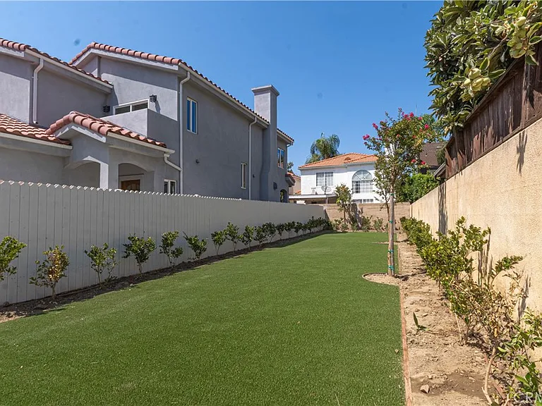 9246 Cedros Ave #6 — Photo 24