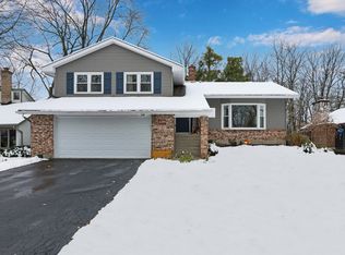 4399 Country Trl, Gurnee, IL 60031