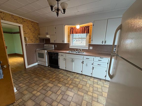 5th image of 240 Sias Avenue