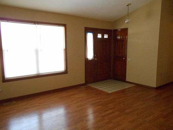 2nd image of 205 Castlewood Dr