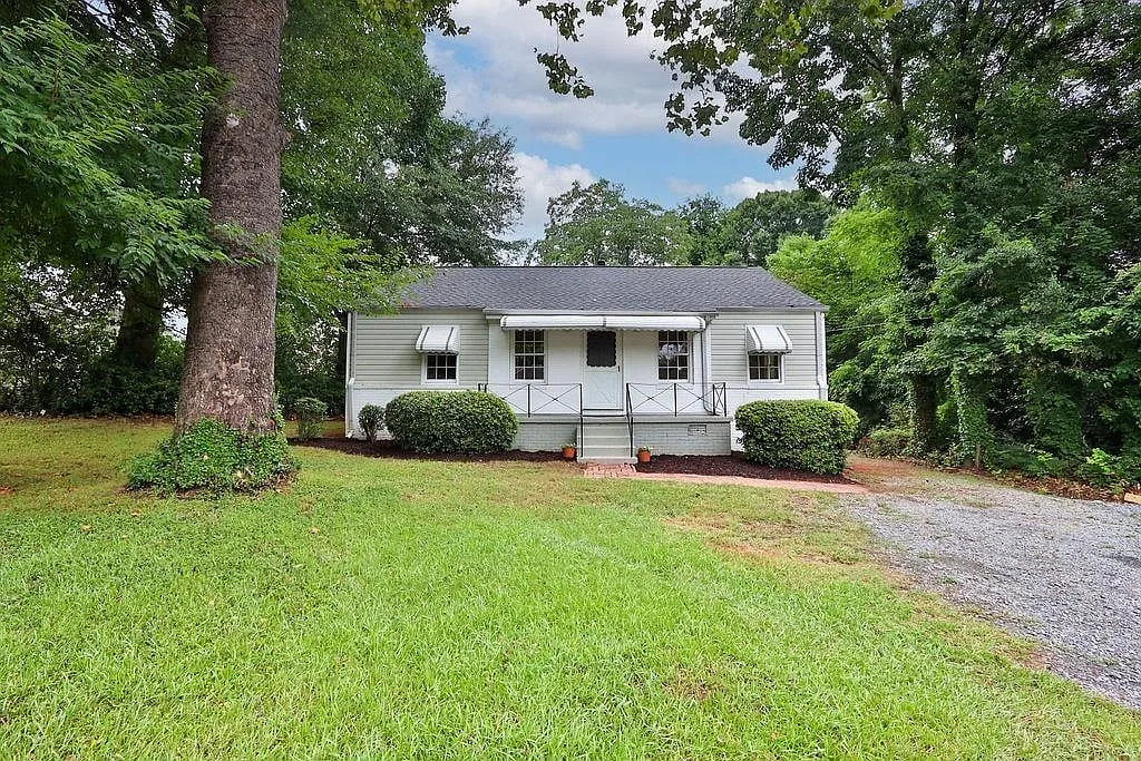 3 bed, 1.0 bath, 1246 sqft, $1,850 — Photo 1