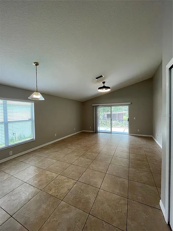 4 bed, 2.0 bath, 1921 sqft, $2,950 — Photo 3