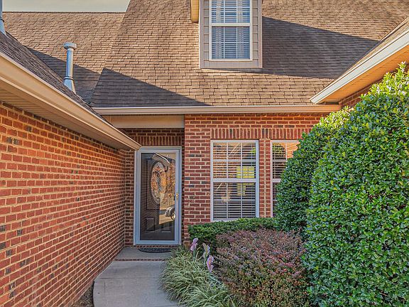 3rd image of 375 Meadow Walk Ln