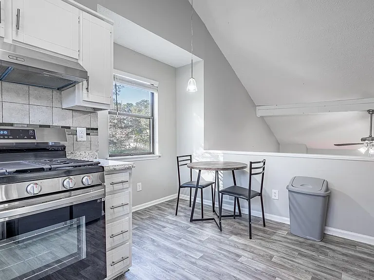 Tarragon Dr — Photo 8