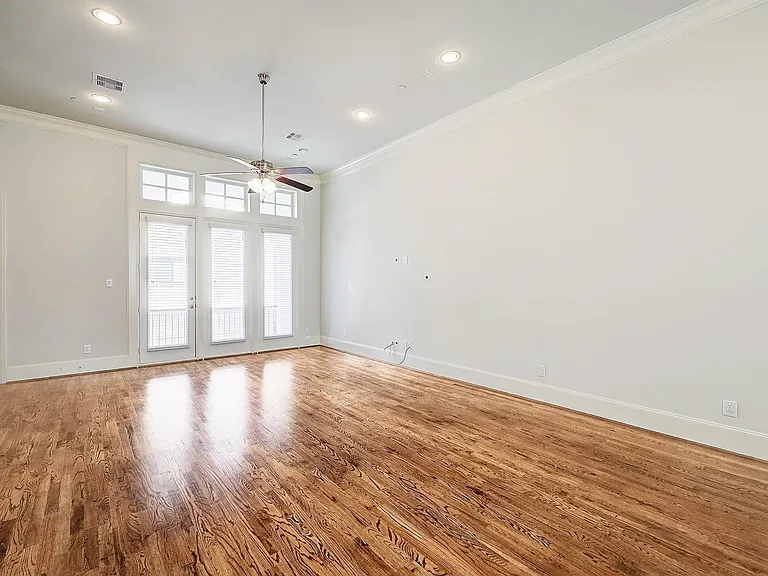 1110 Thompson St — Photo 10