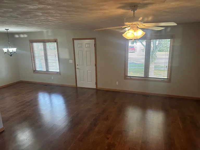 122 Comfort Way — Photo 2