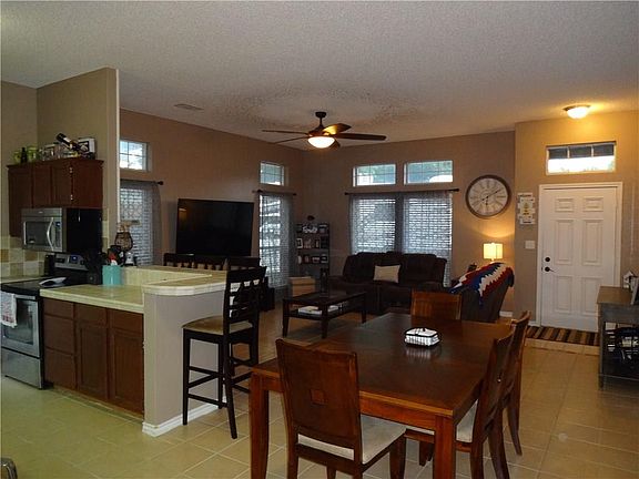 2nd image of 3518 Carnation Ct