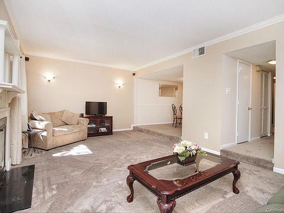 4th image of 3628 Maple Glen Ln #3628