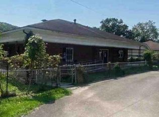 2 N Grimmett Ave, Mount Hope, WV 25880