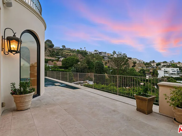 1675 N Woods Dr — Photo 24