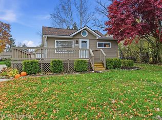 1146 Sunrise Park St, Howell, MI 48843