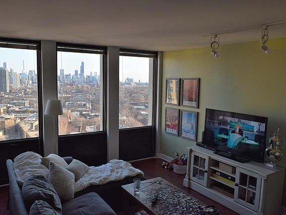 2nd image of 444 W Fullerton Pkwy Suite 5