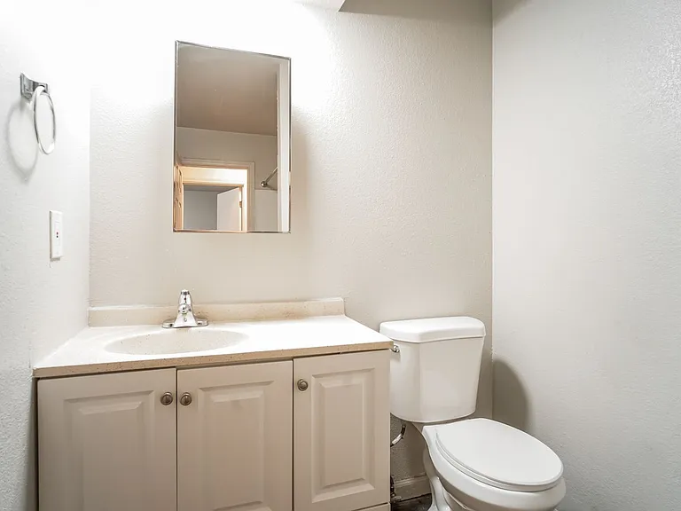 Willow Lake Apartments — Photo 45