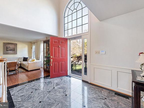 4th image of 2211 Traies Ct