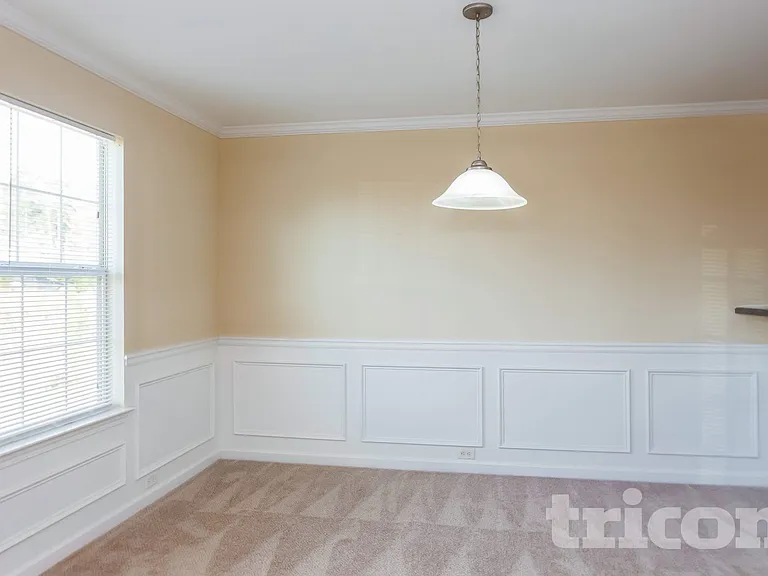 2435 Cornell Cir — Photo 4