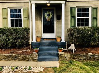 309 S Hubbards Ln, Saint Matthews, KY 40207