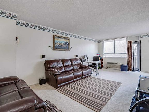 2nd image of 100 Manhattan Ave APT 216
