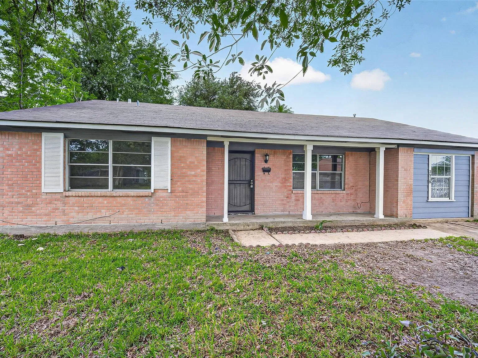 4 bed, 2.0 bath, 1744 sqft, $1,695 — Photo 2
