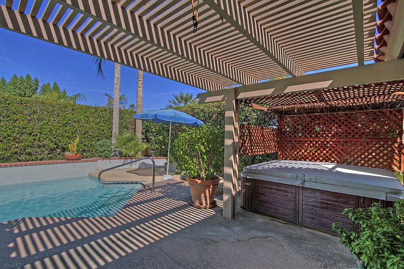 1st image of 75130 La Sierra Dr