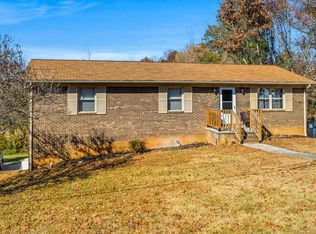225 Penn Dr, Maryville, TN 37803