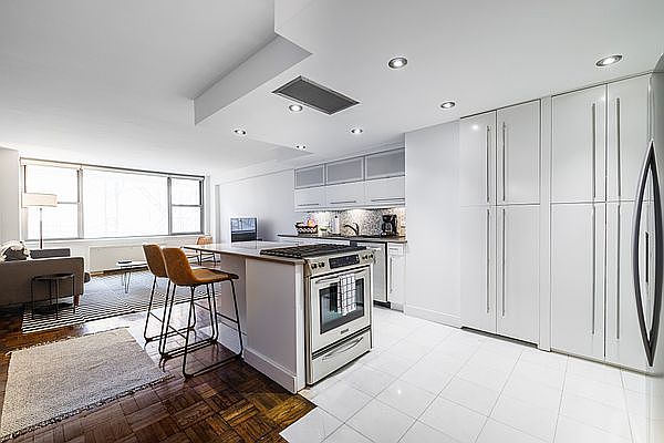 1st image of 155 E 55th St APT 8H
