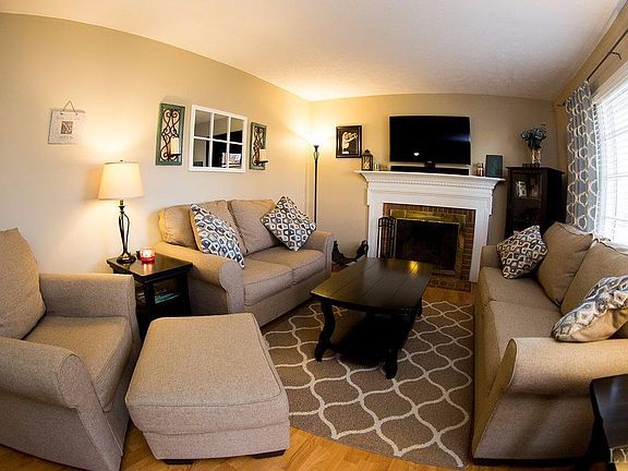 3rd image of 218 Patricia Dr