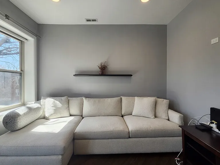 3900 W Cornelia Ave #2W — Photo 8