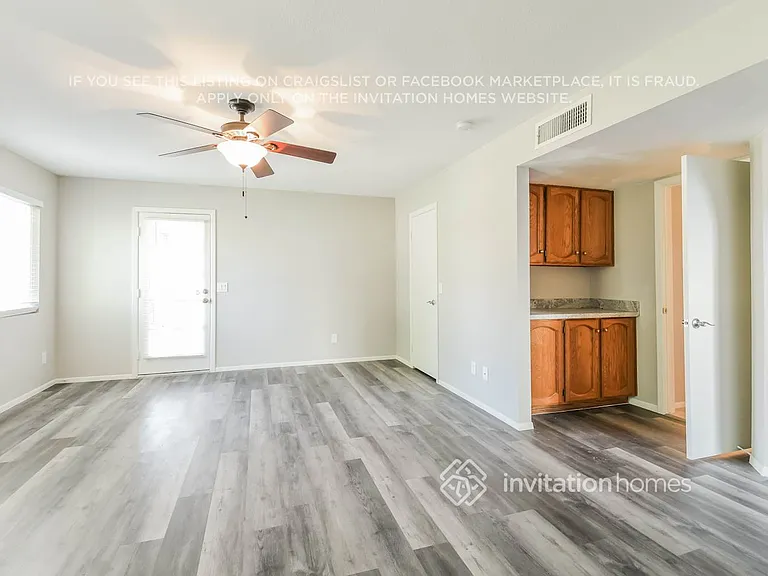 4976 W Charleston Ave — Photo 7