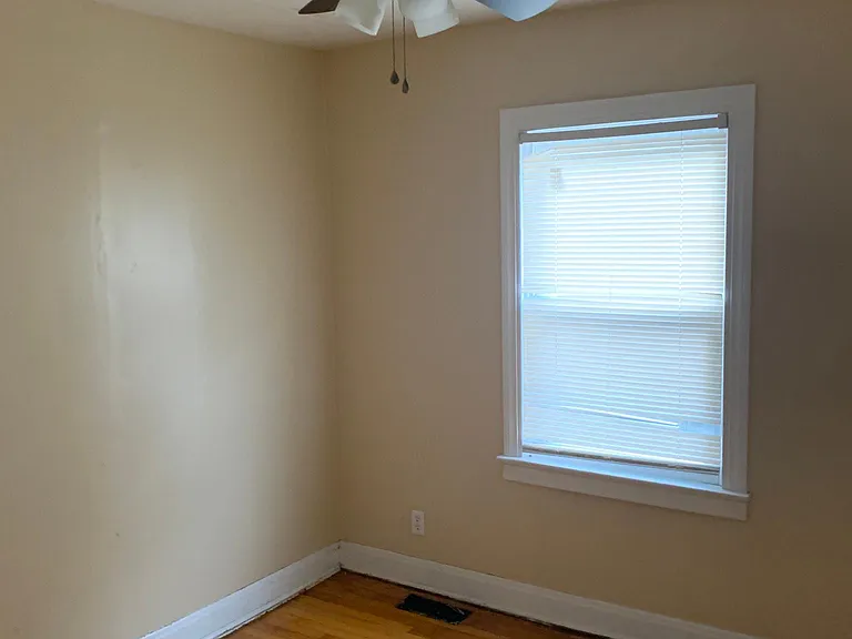 2513 Franklin Ave — Photo 3