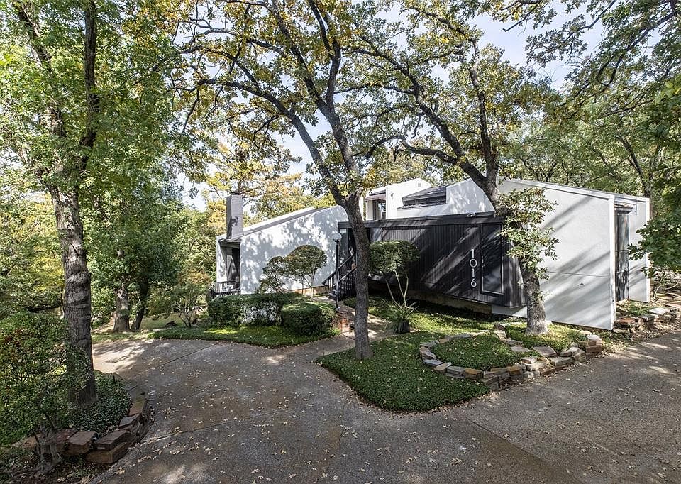 1st image of 1016 Whispering Oak Ct