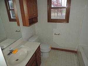 The full bath: 2nd floor.