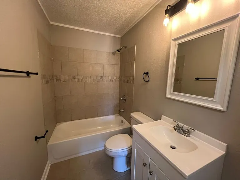 1267 Canfield Ave — Photo 7