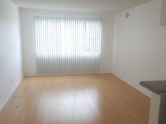 3rd image of 3770 Vinton Ave #14