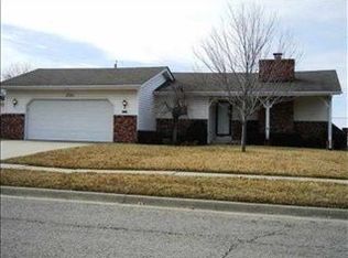 1725 SW Arrowhead Rd, Topeka, KS 66604