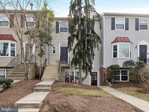 4241 Stockbridge Dr, Dumfries, VA 22025