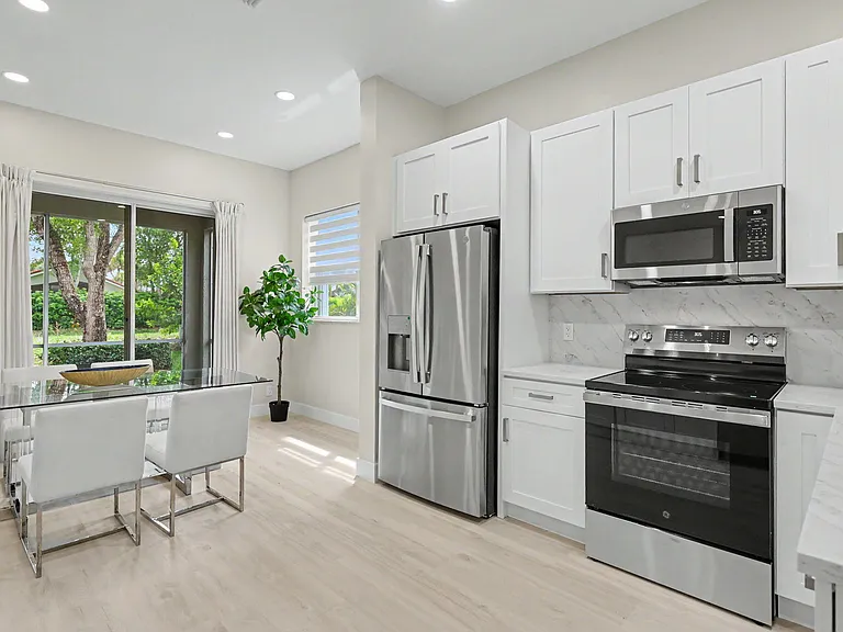 7832 Rockford Rd — Photo 13