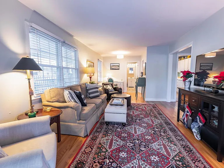 806 Mills St — Photo 4