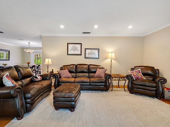 5th image of 2609 Lotus Dr