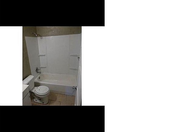 5th image of 2229 NE 19th St