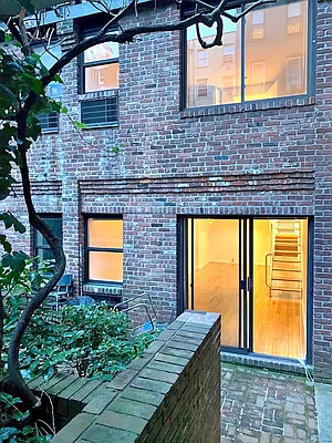 Rented by A Space Realty NY LLC | media 39