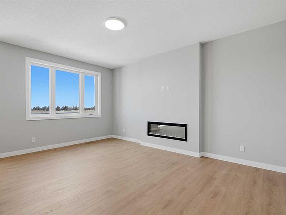 4th image of 139 W Belvedere Cres SE
