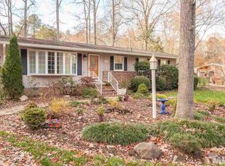 828 Tinkerbell Rd, Chapel Hill, NC 27517
