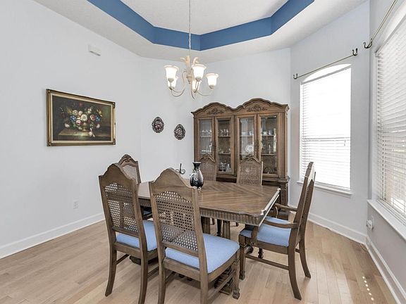 2nd image of 1427 Barrington Cir
