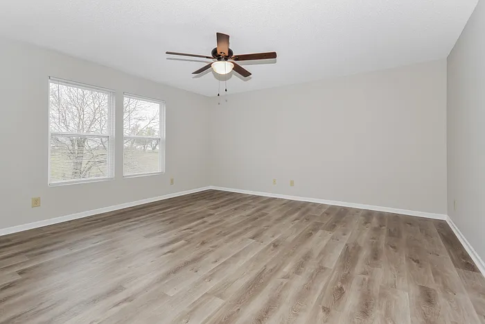 2104 Bridlewood Dr — Photo 7