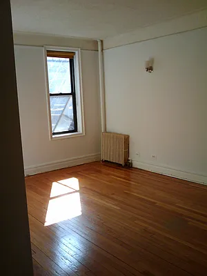 Rented by Aidonis Realty | media 7